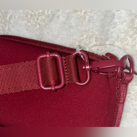 SEPHORA X DAGNE DOVER Limited-Edition Mara Neoprene Phone Sling Burgundy - Picture 6 of 8